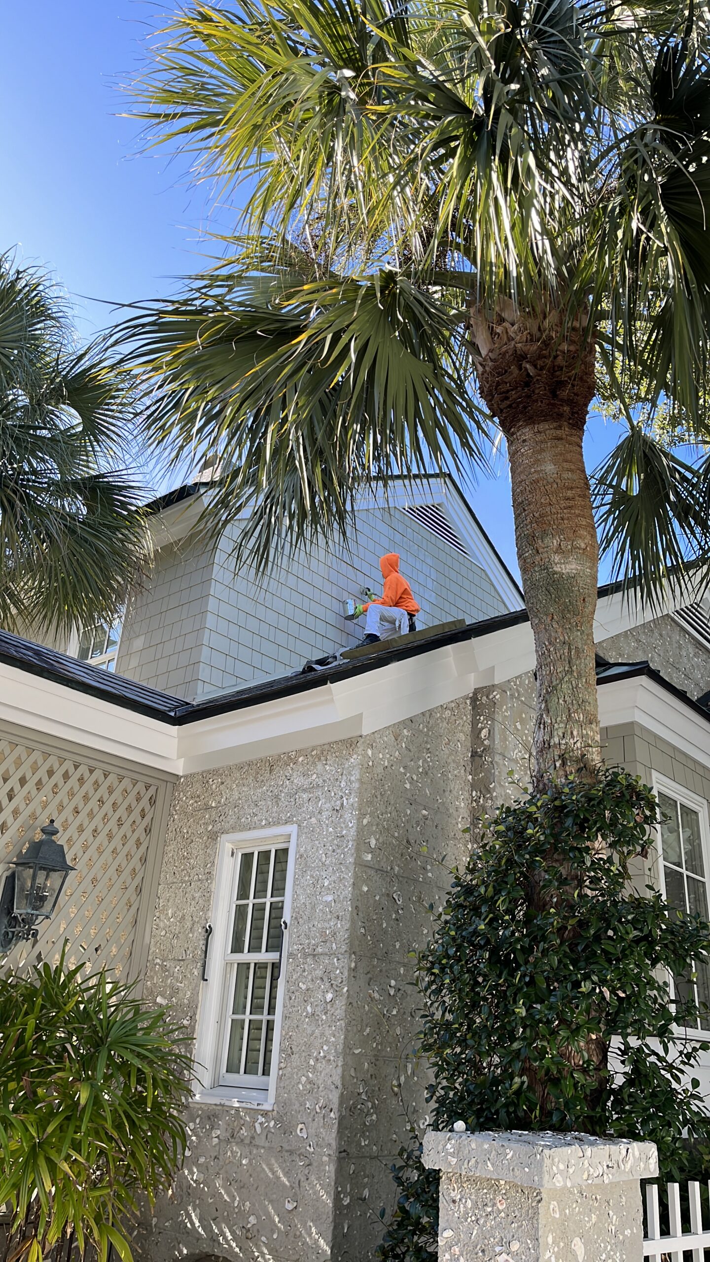 D&D Decorators painter hand-brushing shingle siding on a home in Brunswick, GA